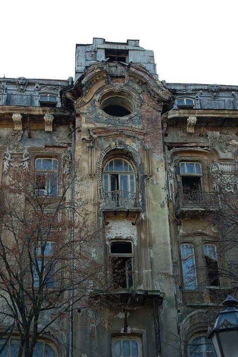 And old and abandoned hotel in the center of Odessa, Ukraine. 25 November 2006, Roland Geider Abandoned Hotels, Old Abandoned Buildings, Magic Places, Abandoned Asylums, Abandoned Property, Urban Exploring, Spooky Places, Old Mansions, Abandoned House