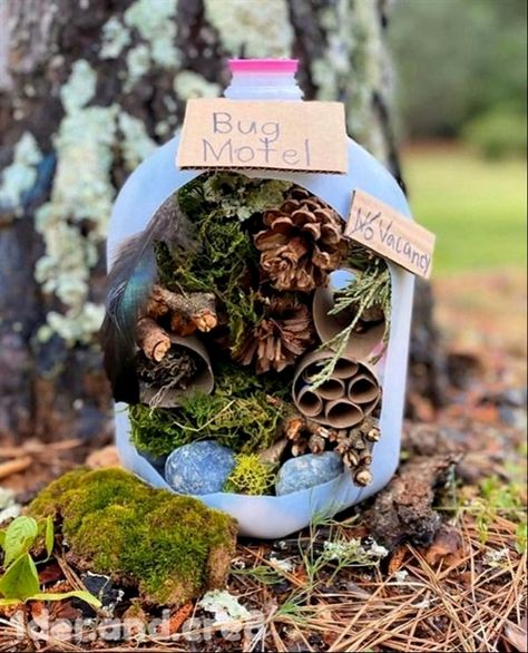 Bug Hotels, Garden Crafts For Kids, Forest School Activities, Red Ted Art, Insect Hotel, Bug Hotel, Nature School, Theme Nature, Outdoor Classroom