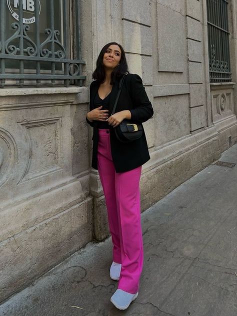 Pantalon Rosa Outfit, Outfit Pantalon Rosa, Pink Outfits Aesthetic, Black And Gold Outfit, Fashion Blogger Instagram, France Fashion, Blogger Instagram, Ootd Aesthetic, Gold Outfit