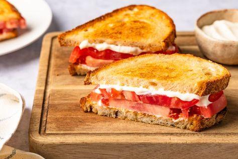 How To Make the Best Tomato Sandwich, According to a Tomato Farmer Tomato Sandwich Southern, Grilled Cheese Tomato Sandwich, Hand Sandwiches, Cheese And Tomato Sandwich, Lake Recipes, Tomato Sandwich Recipes, Vegetarian Sandwiches, Tomato Sandwiches, Ranch Potato Salad