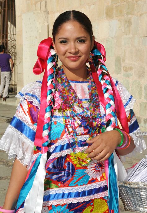 Oaxaca Mexico Mexicana | This woman is dressed in a pretty Mazatec huipil to serve as an attendant at a wedding in Oaxaca city Mexican Hairstyles, Looks Adidas, Traditional Mexican Dress, Ballet Folklorico, Mexican Fashion, Mexico Culture, Mexican Women, Mexican Girl, National Dress