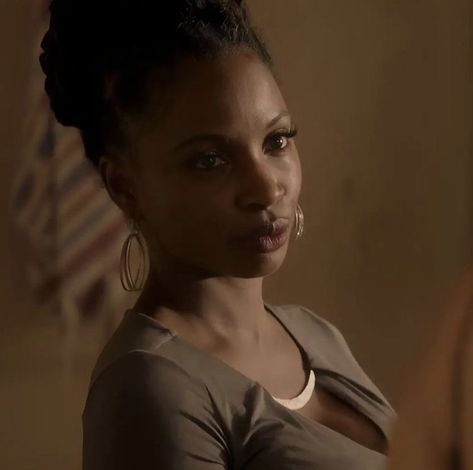 Veronica Shameless, Veronica Fisher, Shanola Hampton, Shameless Characters, Face Ideas, V Hair, Rainbow Pictures, Loc Hairstyles, Character Icons