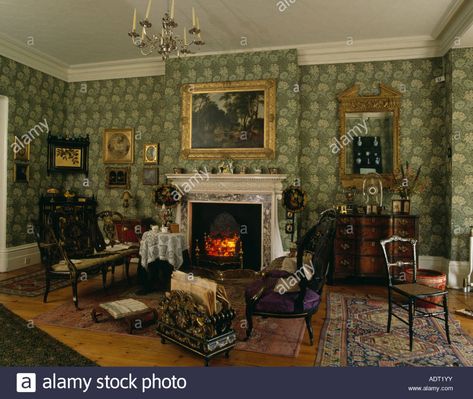 Victorian Drawing Room, Victorian Study, Victorian Princess, Victorian Era Homes, Victorian House Interiors, Victorian Interior Design, Drawing Rooms, Interior Design History, William Morris Wallpaper