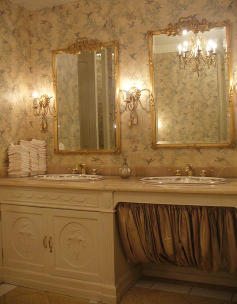 Newport Ri, Bathroom Design Luxury, Aesthetic Rooms, Pretty Room, Dream Room Inspiration, Vintage Bathroom, House Room, Dream Rooms, Pretty House