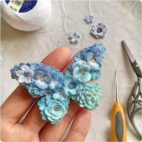 Appliques Au Crochet, Crochet Butterfly Free Pattern, Crochet Butterfly Pattern, Crochet Brooch, Crochet Flowers Free Pattern, Crocheted Flowers, Form Crochet, Crochet Butterfly, Booties Crochet