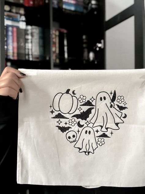 Make spooky season a year round thing with the cutest tote bags. Featuring adorable ghosts, bats, and pumpkins, it's the perfect spooky accessory for Halloween lovers all year round! 🎃 Dimensions: 15 Inches x 16 Inches  Handle Dimensions: 1 inch x 25 inches Loading Weight: 10 pounds Wash instructions: hand wash in cold water and hang dry. 👻 Please keep in mind, each tote bag is customized and hand-crafted, please allow for slight differences.  🦇 The Tote Bag are all personalized so they make a perfect gift for any occasion. * Birthday Gifts * Bridal Shower Gifts * Baby Shower Gifts * Mother's Day Gifts * Father's Day Gifts * Hostess Gifts * Gifts for Grandparents * Customized Gifts * Personalized Gifts * Custom Gifts 🎃 SAVE OUR ENVIRONMENT - REUSABLE 100% COTTON ECO-FRIENDLY BAGS Desig Tote Painting Ideas, Ghost Ghouls, Fall Tote Bag, Totes Ideas, Small Business Items, Fall Tote, Pumpkin Gift, Painted Tote, Halloween Tote Bag