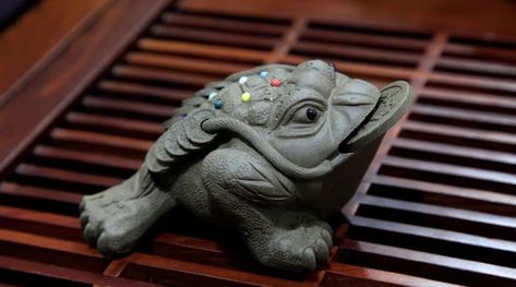 Tea pets are made into various shapes, such as dogs, hedgehogs, Buddha and frogs, so you will have to choose one according to your preferences. Here is a list of the top choices and their meanings. Tea Set Decor, Strongest Animal, Pet Frogs, Dragon Tea, Three Wise Monkeys, Traditional Tea, Tea Pet, Wise Monkeys, Tea Diy