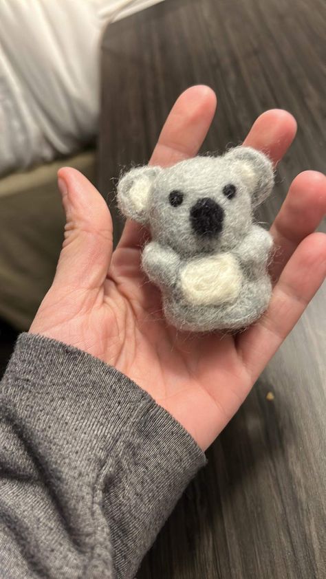 Needle felted Koala Bear Dinosaur Needle Felt, Needle Felt Koala, Animal Needle Felting, Needle Felted Koala, Things To Needle Felt, Needle Felted Animals Easy, Cute Needle Felting Ideas, Needle Felted Dinosaur, Felt Koala