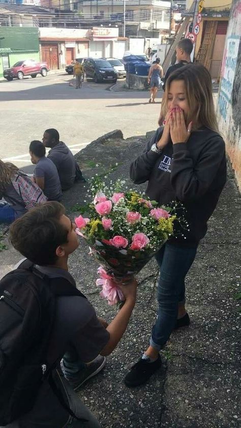 Man on one knee giving his girlfriend flowers. Couple Tumblr, Tumblr Couples, Instagram Decor, Giving Flowers, I Have A Boyfriend, Boyfriend Goals, Married Men, Happily Married, Cute Relationship Goals