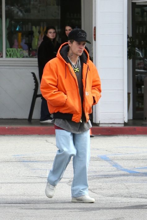 Orange Jacket Outfit, Carhartt Jacket Outfit, Justin Bieber Hailey Bieber, Justin Bieber Hailey, Bieber Hailey, Justin And Hailey Bieber, Justin And Hailey, Justin Bieber Style, Orange Jacket