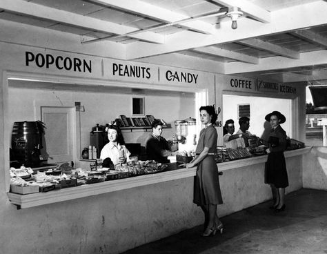 The concession stand became a big deal in 1950's. Very popular at Drive-ins but the concession stand wasn't just limited to them. They were actually put in all/ most theaters around 1930. This was an other experience that was added on to the whole feeling of watching a movie. Drive Thru Movie Theater, Movie Theater Concession, Movie Theater Concession Stand, Drive Thru Movie, Drive Inn Movies, Vintage Movie Theater, Drive In Movie Theater, Peanut Candy, Vintage Theatre