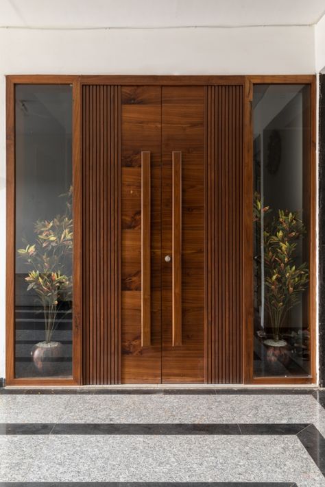 Modern Two Door Entrance, 2 Door Main Door Design, Front House Door Design, Minimal Gate Entrance, Royal Entrance Door Design, Double Door Ideas Entrance, Main Doors Double Door, Main 2 Door Design Entrance, Main Door For House