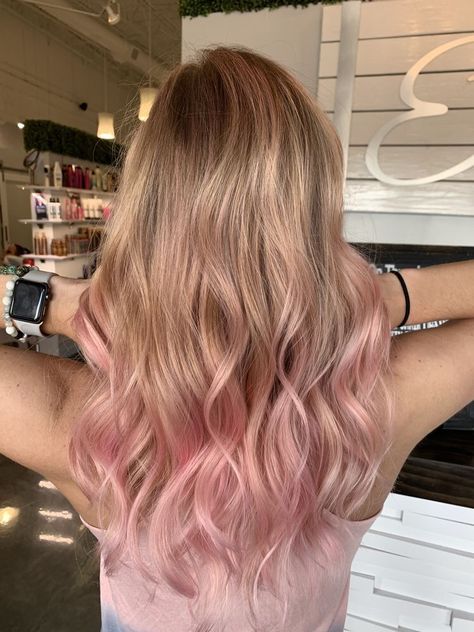 Pink Hair Streaks, Pink Hair Highlights, Blonde Hair With Pink Highlights, Pink Ombre Hair, Light Pink Hair, Pink Blonde Hair, Hair Color Streaks, Hair Streaks, Dirty Blonde Hair