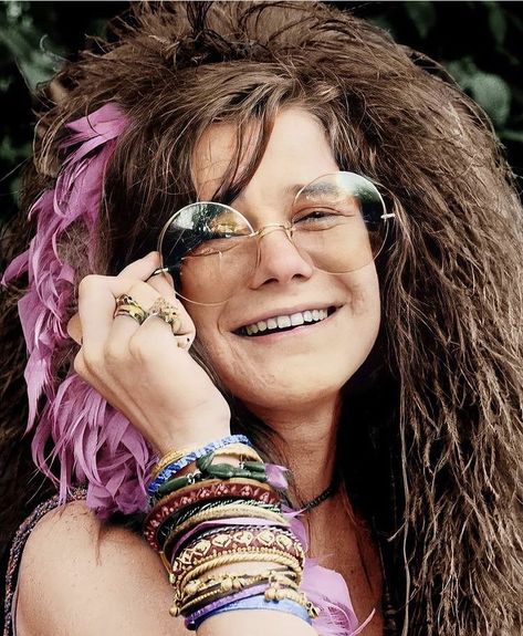 Singing Pictures, Janis Joplin Style, Flower Power 60s, Woodstock Music, Janis Joplin, January 19, Female Singers, Rock Stars, 80 Years