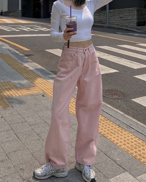 Pink Pants Outfit Korean, Pink Trousers Aesthetic, Light Pink Clothes Aesthetic, Bubblegum Core Outfit, Light Pink Aesthetic Outfits, Light Pink Trousers Outfit, Pink Pants Outfit Aesthetic, Pink Trousers Outfit Casual, Light Pink Jeans Outfit