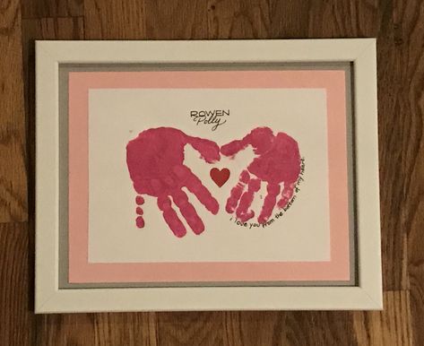 Sibling handprint for baby sister #beanandbelly Papa Diy Gifts, Hand Art Projects, Sibling Art, Happy Birthday Valentine, Sister Crafts, Diy Easter Gifts, Sisters Art, February 14th, Baby Painting