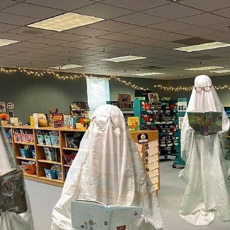 RowellReads on Instagram: "Last night as I scrolled through Instagram I saw a post from @atriabooks featuring their office ghost. It inspired me to have students become reading ghosts in our school. We had a spooktacular good time today! Lots of experimenting with @doinkapps to discover the perfect ghostly transparency. 👻 Students chose which room in the school they wanted to haunt. #doink #greenscreen #ghost #schoollibrary #schoollibrarian #library #techintegration #reader #bookworm #alwaysrea Library Haunted House, Spooky Library Aesthetic, Haunted Library Ideas, Haunted Classroom Ideas, Haunted Library Decorations, Library Halloween Decorations, Halloween Library Displays, Halloween Office Themes, Scary Library