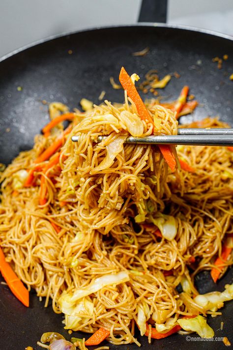 Sambal Recipe, Yellow Noodles, Carrot Greens, Vermicelli Noodles, Rice Vermicelli, Crazy Rich, Singapore Food, Fried Vegetables, Vegetable Stir Fry