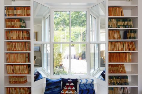 Optical Illusion Bay Window and Other Window/Mirror Tricks - Improvised Life Diy Shelves Ideas, Mirror Hack, Eaves Storage, Corner Window, Clutter Free Home, Window Mirror, Diy Shelves, Window Seat, Decorating Blogs