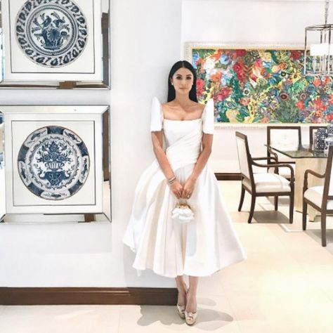 SONA 2017: Chic headturners in "simple Filipiniana'" | PEP.ph Modern Filipiniana Gown, Filipiniana Wedding Dress, Filipiniana Wedding Theme, Modern Filipiniana Dress, Filipiniana Wedding, Filipino Wedding, Heart Evangelista, Filipino Fashion, Grad Outfits