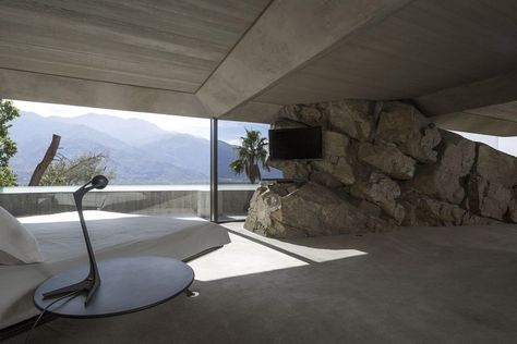 John Lautner's concrete domed Elrod House overlooks Coachella Valley Modernism Week Palm Springs, John Lautner, Indoor Outdoor Pool, Organic Architecture, Cabin In The Woods, Menorca, Green Building, Contemporary Architecture, Architecture Building