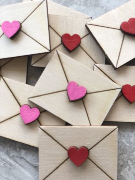 Diy Wood Valentines Decorations, Wooden Valentines Day Crafts, Valentines Day Gifts Cricut, Valentines Day Wood Crafts, Wooden Valentine Crafts, Valentines Wood Crafts, Farmhouse Valentines Day Decor, Valentine Envelopes, Valentines Tiered Tray Decor