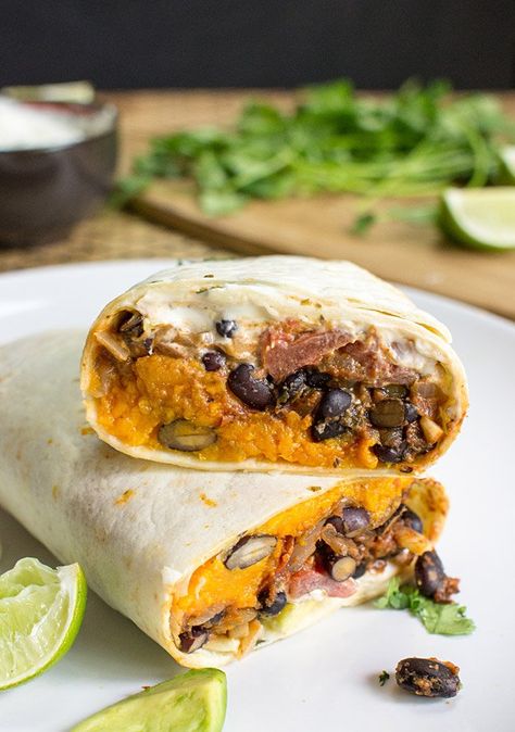 Potato Burritos, Sweet Potato Burrito, Sweet Potato Wrap, Healthy Desayunos, Burrito Recipe, Sweet Potato Black Beans, Burritos Recipe, Vegan Lunches, Authentic Mexican