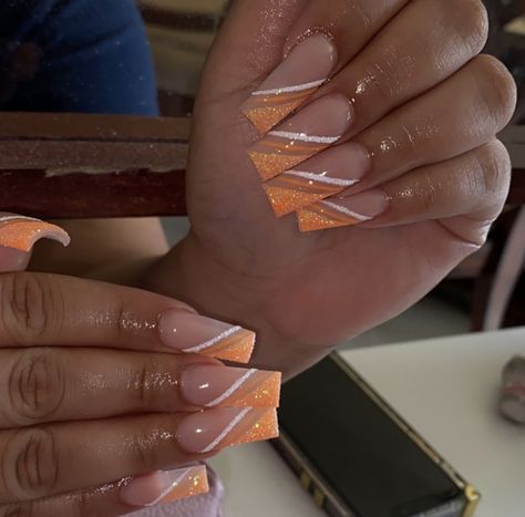 Orange Nails Homecoming, Cute Orange And White Nails, Orange And White Acrylic Nails Designs, Orange Gold Nails Design, Blue N Orange Nails, Orange Neutral Nails, Orange White And Gold Nails, Tangerine Orange Nails, Orange Graduation Nails