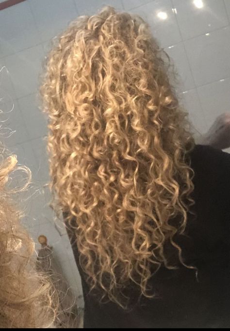 natural curls ( my hair ) Fluffy Curls, Curly Hairstyles, Natural Curls, My Hair, Hair Inspo, Curly Hair Styles, Hair Cuts, Blonde, Hairstyles