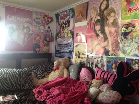 y2k 2000s hello kitty bratz playboy Early 200s Room Aesthetic, 2000s Themed Room, 2013 Room Aesthetic, Myspacemama Room, Trashy Mcbling Room, 2014 Room, 2000s Room Ideas, 00s Room, 2000 Room Aesthetic