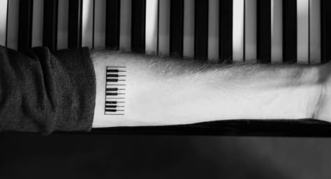 Keyboard Piano Tattoo, Minimal Piano Tattoo, Simple Piano Tattoo, Tattoos For Pianists, Piano Tattoo Ideas Small, Tattoo Piano Ideas, Keyboard Tattoo Piano, Piano Tattoo Minimalist, Small Piano Tattoo