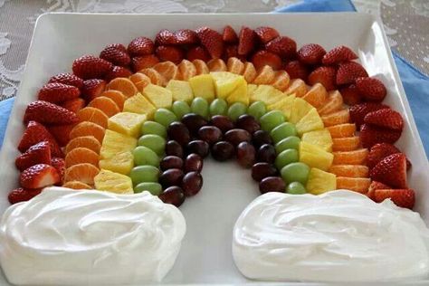 Rainbow fruit Baby Shower Fruit Tray, Rainbow Fruit Platters, Baby Shower Fruit, Fest Mad, Care Bear Birthday, Trolls Birthday Party, God's Glory, Rainbow Fruit, Unicorn Baby Shower