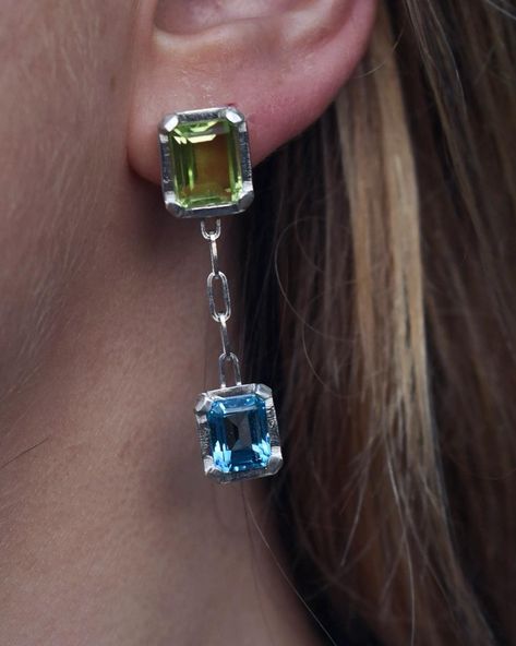 Double gemstone peridot and blue topaz silver dangle earring. #lemonquartzearrings #topaz #marinejewellery #bluetopazjewelry #beachjewellery #bluetopazring #bluetopaz #sılverstuds #silverstudsearrings Blue Topaz Jewelry, Quartz Earrings, Blue Topaz Ring, Silver Earrings Dangle, Beach Jewelry, Silver Studs, Blue Topaz, Topaz, Dangle Earrings