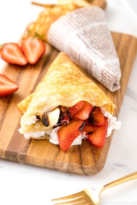 Learn how to make delicious crepes with this guide and make them for weekend breakfast, kids snack, dessert, or even DIY crepe party! #crepe | Easy Japanese Recipes at JustOneCookbook.com Dinner Crepes Recipe, Crepes Video, Vegetarian Japanese Curry, Japanese Vegetarian Recipes, Crepe Party, Breakfast Kids, Japanese Pastries, Homemade Crepes, Japanese Dessert Recipes