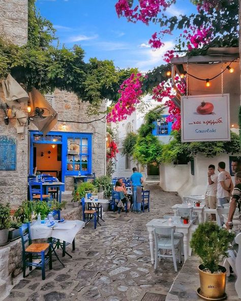 Greece whispers 🇬🇷💙🧿 (@greece_whispers) • Instagram photos and videos Hydra Island, Beauty Of Earth, Greece Fashion, Garden Cafe, Visiting Greece, Dream Travel Destinations, Santorini Greece, Bar Cafe, Greek Island