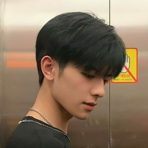 Flat Asian Hair Men, Long Two Block Haircut, Straight Asian Hairstyles Men, Korean Haircut Men, Momo Hair, Asian Boy Haircuts, Straight Haircuts, Korean Boy Hairstyle, Man Haircut