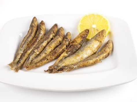 How to Make Boquerones Fritos Fried Sardines, Fried Anchovies, Spanish Snacks, Frito Recipe, Anchovy Recipes, Spanish Tapas Recipes, Traditional Spanish Recipes, Spain Food, Tapas Recipes