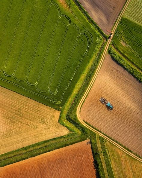 #droneoftheday #fields #crops #tractor #spring #dronestagram #droneshot #loveflying #aerialphotography #dronephotos #dronephotooftheday… Tractor Aesthetic, Agricultural Photography, Tractor Photography, Crop Field, Tractor Photos, Earth Pictures, Drone Photos, Farm Tractor, Aerial Photography