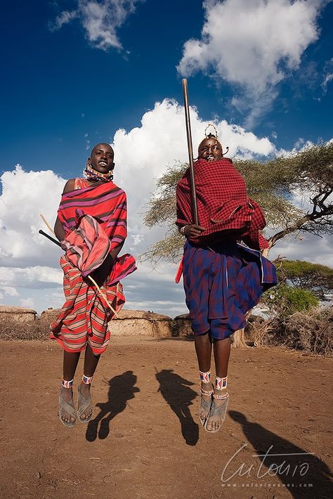 Antonio Jorge Nunes Photography Maasai People, African Dance, African People, African Textiles, Out Of Africa, Art Africain, We Are The World, Maasai, African Culture