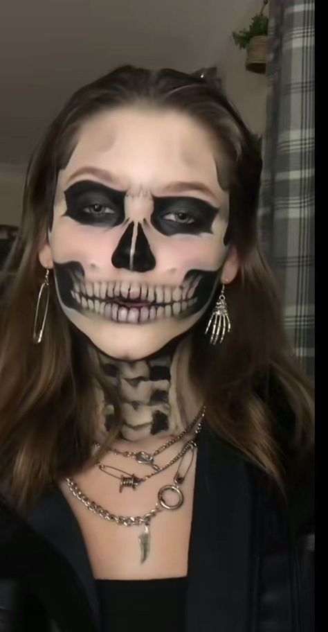 Bone Makeup Halloween, Skeleton Makeup Realistic, Skeleton Makeup Neck And Chest, Skeleton Simple Makeup, Scary Face Makeup Halloween Ideas, Realistic Skull Makeup, Skeleton Makeup Neck, Skeleton Neck Makeup, Skeleton Halloween Costume Women