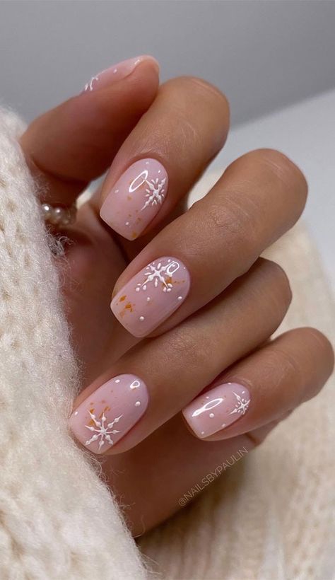 Nails Festive, Classy Nail Art Ideas, Festive Nails, Classy Acrylic, Christmas Tree Nails, Candy Cane Nails, Christmas Gel, Red Christmas Nails, Milky Nails