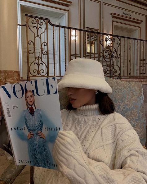 Vitaliia’s Instagram post: “Morning reads 🗞” Bucket Hat Outfit Fall, Winter Bucket Hat Outfit, Bucket Hat Winter Outfit, Bucket Hat Outfit Winter, Winter Hat Outfit, Bucket Hat Outfit, Hat Aesthetic, Hat Outfit, Fall Winter Trends