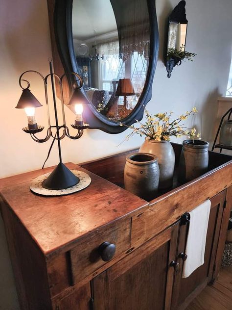 Dry Sink Decor Ideas, Primitive Dry Sink, Colonial Primitive Decor, Antique Dry Sink, Primitive Home Decorating, Colonial Decorating, Rustic Primitive Decor, Primitive Dining Rooms, Primitive House