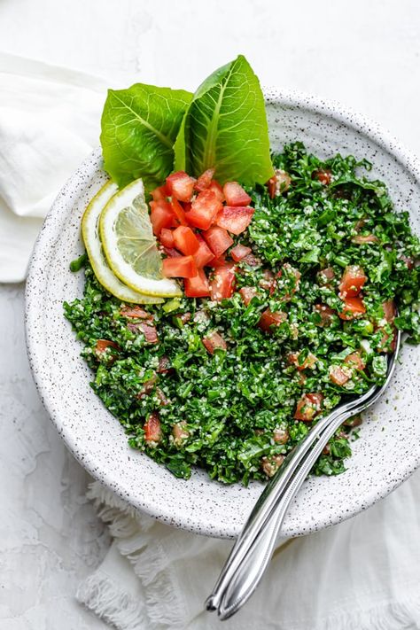 Tabouleh Salad Recipe, Healthy Ramadan Recipes, Lebanese Tabbouleh, Arabisk Mat, Tabbouleh Salad Recipe, Arabisk Mad, Lebanese Salad, Tabouli Salad, Mediterranean Appetizers