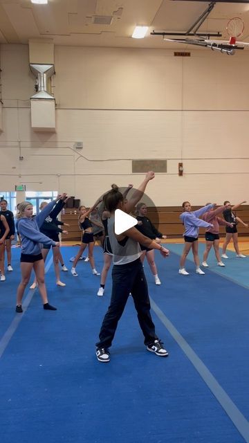 @declojrhigh.cheer on Instagram: "Choreography by the amazing @audreydarringtoncheer 🖤 We learned our whole pom routine in 2.5 hours 👊🏼" Cheer Halftime Routine, Easy Cheer Stunts For Beginners, Cheer Dance Routines Easy, Peewee Cheer, Easy Cheers, Cheer Dance Routines, Cheer Season, Cheer Routines, Cheer Pom Poms