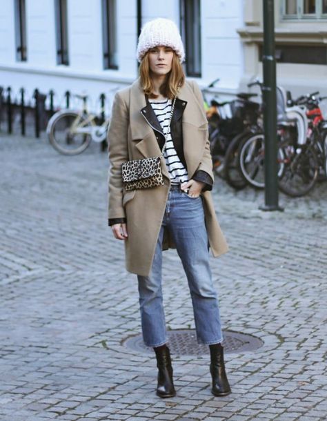 chic way to wear socks with cropped jeans and boots Vinter Mode Outfits, Cold Weather Outfits Winter, Winter Mode Outfits, Cool Winter, Winter Stil, Cropped Flare Jeans, Outfit Jeans, Stil Inspiration, Camel Coat