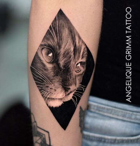 Pets in wonderful tattoos by Angelique Grimm Cat Face Tattoos, Tattoo Gato, Cat Portrait Tattoos, Kitty Tattoos, Cat Tatto, Black Cat Tattoos, 4 Tattoo, Cat Tattoo Designs, Realism Tattoo