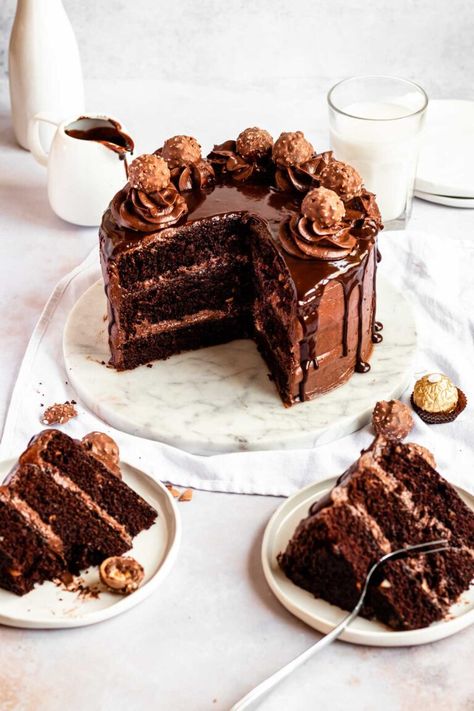 The Most Amazing Ferrero Rocher Cake - Rich And Delish Hazelnut Cake Recipe, Chocolate Cake Shot, Cake Shot, Ferrero Rocher Cake, Hazelnut Recipes, Chocolate Hazelnut Cake, Resep Cake, Hazelnut Cake, Frozen Chocolate