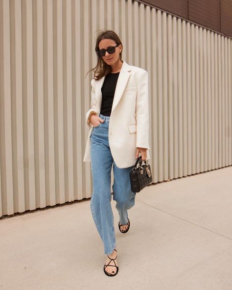 @zinafashionvibe shared a photo on Instagram: “Loose and clean #dailystyle _ _ Credits @momomag_” • Apr 22, 2022 at 3:30pm UTC How To Wear A White Blazer, Cream Blazer Outfit, Blazer Casual Outfit, Chic Outfits Edgy, Working Girl Style, Tan Outfit, Blazer Outfits Casual, Blazer Casual, Mommy Outfits