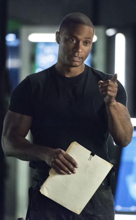 Arrow 4x07 - John Diggle John Diggle Arrow, Diggle Arrow, Arrow Wallpaper, Arrow Dc Comics, John Diggle, Dinah Laurel Lance, Supergirl 2015, Cw Dc, Team Arrow